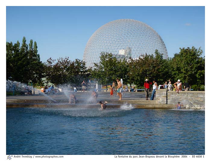 La fontaine du parc Jean-Drapeau devant la Biosphère