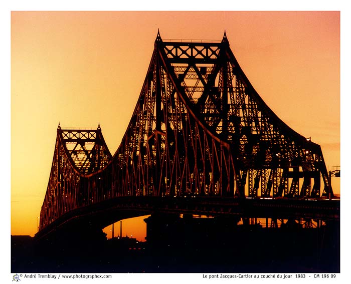 Le pont Jacques-Cartier au couché du jour