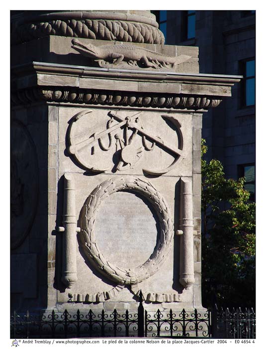 Le pied de la colonne Nelson de la place Jacques-Cartier