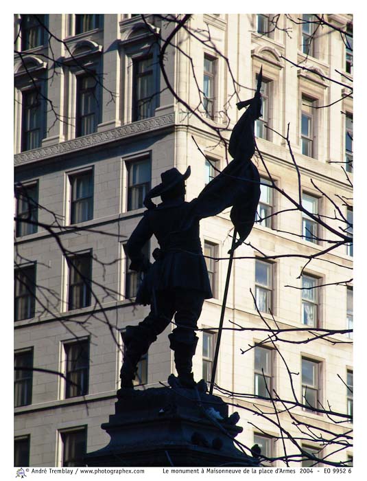 Le monument à Maisonneuve de la place d'Armes