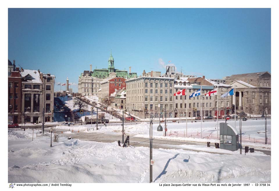 La place Jacques-Cartier vue du Vieux-Port au mois de janvier