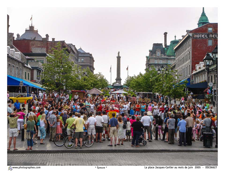 La place Jacques-Cartier au mois de juin