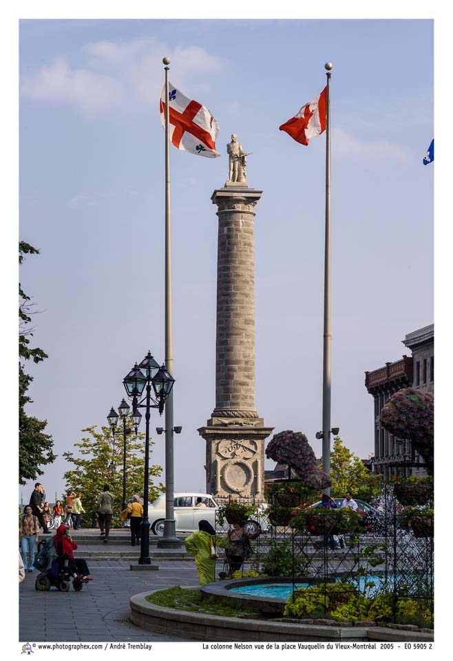 La colonne Nelson vue de la place Vauquelin du Vieux-Montréal