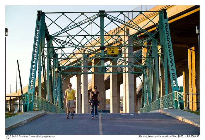 Un pont traversant le canal Lachine