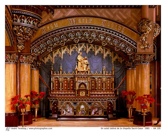 Un autel latéral de la chapelle Sacré-Coeur