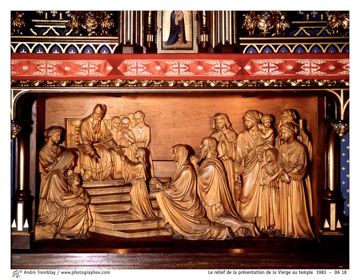 Le relief de la présentation de la Vierge au temple
