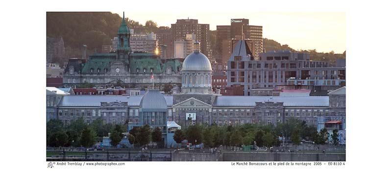 Le Marché Bonsecours et le pied de la montagne